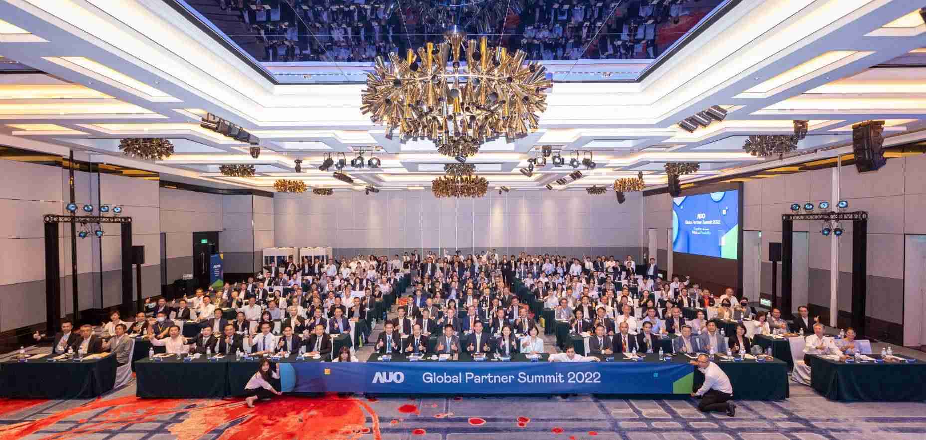 友達推動「安心、、創新、、、、用心、、、同心、、、盡心」五星職旅，，，為菲籍員工打造全方位照護，，首度贏得「人權實踐與發展領袖獎」殊榮