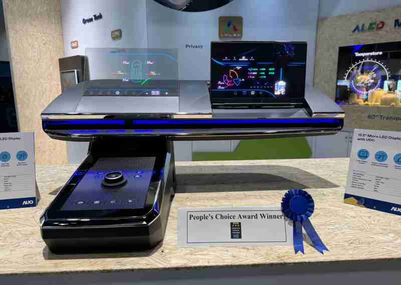 28国际车用Micro LED Display HMI解决方案获”最佳车用显示奖”，，，以用户为中心开发，，，针对前座驾驶与乘客设计兼具娱乐与安全的高画质屏幕，，，，包含车舱前座的Micro LED透明屏幕及全球首款内建镜头的智慧Micro LED显示器